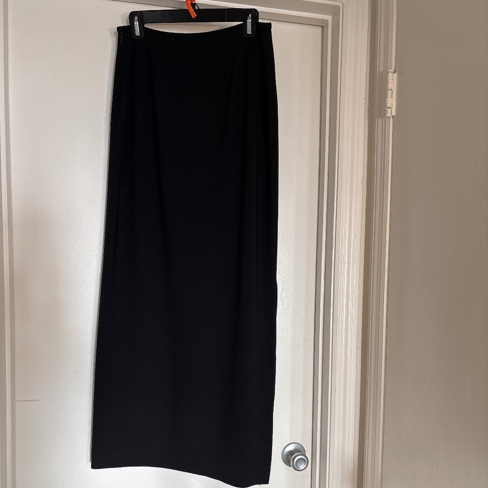 Elegant St John Maxi skirt fully lined in silk size 4 fits larger